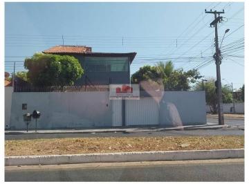 fe842bf710401e2ee4dbc13ea75a616f.jpg · Casa duplex com 300m2 de área construída