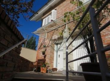 Foto 01 · Elegance imóveis vende casa/sobrado em condomínio com 3 dormitórios, sendo 1suíte, lareira, churrasq