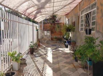 Casa · 200m² · 5 Quartos · 1 Vaga · 02 Casas sendo 1 térrea Frente e outra fundos sobradinho.