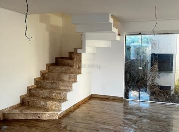 Casa · 164m² · 3 Quartos · 2 Vagas · Sobrado Triplex Novo em Condomínio no Campo Compri