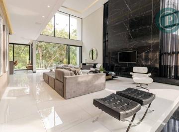 784c7c458abd3af85c0c181deeacdcd8a5e66b9a · Casa de 3 suítes em Santa Felicidade