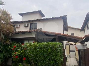 Casa · 200m² · 3 Quartos · 1 Vaga · Condomínio com 3 quartos à venda em Geribá - RJ
