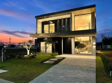 Casa · 231m² · 4 Quartos · Casa de condomínio com 4 quartos, 231m², à venda em Xangri-Lá, Centro
