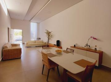 Casa de 3 quartos, Vicente Pires ·  Quadra 4 - Vicente Pires - 3 suítes
