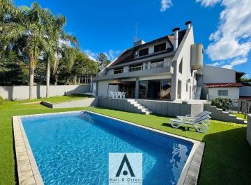 Casa · 470m² · 4 Quartos · 3 Vagas · Casa 470 m² com 4 suítes