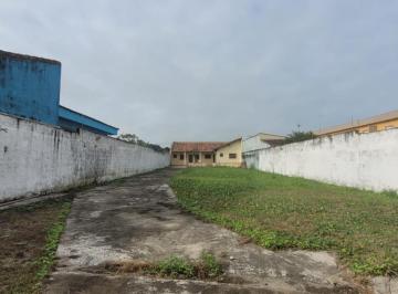 Casa de 2 quartos, Itanhaém · edícula com 2 quartos sendo 1 suite aceita financiar lado praia 