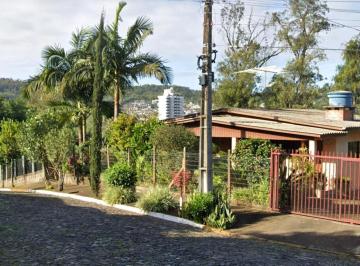 Casa · 1885m² · 2 Quartos · 3 Vagas · Imóvel com 1885,73m² de área próximo ao Centro