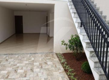 Casa · 195m² · 3 Quartos · 4 Vagas · Amplo sobrado com fino acabamento. Aceita Imóvel menor valor.