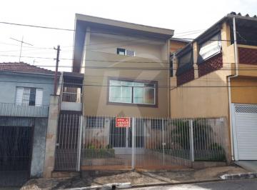 Casa · 258m² · 3 Quartos · 6 Vagas · Amplo sobrado com 3 suítes e 6 vagas.