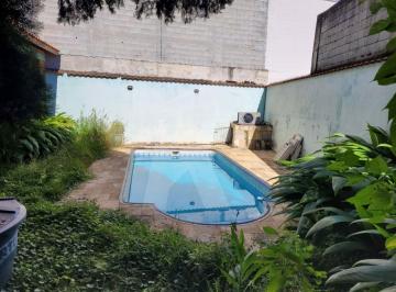 Casa · 230m² · 3 Quartos · 4 Vagas · Casa térrea 3 dormitórios sendo 1 suíte, quintal, piscina e 4 Vagas em Santa Terezinha / Santana