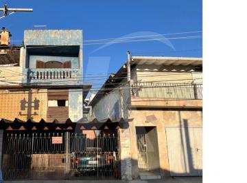 Casa · 214m² · 5 Quartos · 3 Vagas · sobrado 5 quartos, 2 salas, quintal, terreço, 3 vagas de garagem no Parque Vitória.