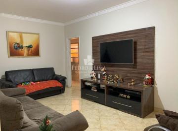Casa · 200m² · 3 Quartos · 5 Vagas · Casa térrea com 3 dormitórios, 3 banheiros, 5 vagas e 200 m² construídos na Vila Jacui