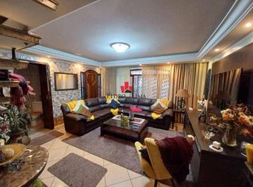 Casa · 236m² · 2 Quartos · 2 Vagas · Sobrado Frontal com Edícula na Penha