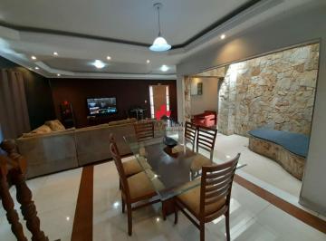 Casa · 262m² · 3 Quartos · 6 Vagas · Sobrado Frontal, 3 quartos, 6 vagas e escritório em São Miguel