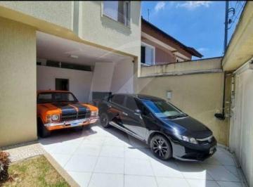 Casa · 200m² · 4 Quartos · 4 Vagas · Sobrado com 3 Suites, sendo 1 com Closet e 4 vagas de Garagem