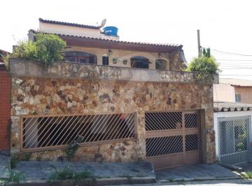 Casa · 326m² · 3 Quartos · 3 Vagas · Sobrado com 3 suites, banheira e terraço com churrasqueira, 3 vagas de garagem- Vila Gustavo