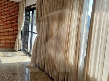 Casa · 300m² · 3 Quartos · 4 Vagas · Oportunidade Única: Sobrado Espaçoso em Bairro Tranquilo - 3 Quartos, 4 Banheiros e Salão de Festas!