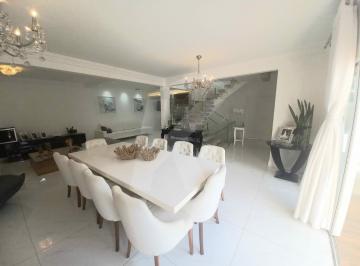 Casa · 317m² · 3 Quartos · 6 Vagas · Sobrado de alto padrão no Horto Florestal com 3 suítes, 6 vagas, piscina e 250m2 de área construída.