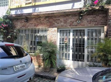 Casa · 220m² · 2 Quartos · Sobrado Santana rua fechada 2 dormitórios sendo 1 suíte.
