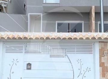 Casa · 200m² · 3 Quartos · 2 Vagas · Sobrado com 3 quartos, 1 suíte, 2 Vagas  de garagem, quintal, no Tucuruvi,Confira!