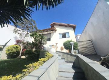 Casa · 450m² · 3 Quartos · 4 Vagas · Sobrado de 3 dormitórios, 1 suíte, quintal, jardim, varanda gourmet com churrasqueira no Horto.