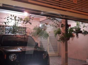Casa · 200m² · 5 Quartos · 2 Vagas · Sobrado com 200 metros 5 dormitórios, sala,  3 vagas, na Vila Nivi