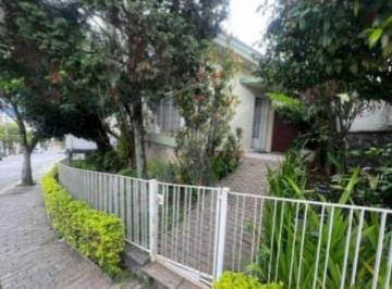 Casa · 320m² · 4 Quartos · 4 Vagas · Casa de 320 mts², 4 dormitórios (2 suítes), com quintal e jardim, no Jardim São Paulo