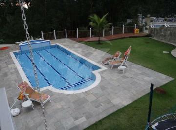 Casa · 650m² · 4 Quartos · 6 Vagas · Casa de 650 mts² em condomínio fechado com piscina, na  Serra da Cantareira