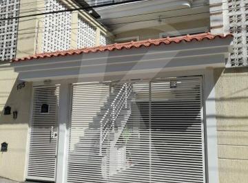 Casa · 122m² · 2 Quartos · 3 Vagas · Sobrado com 2 suítes, em localização privilegiada!