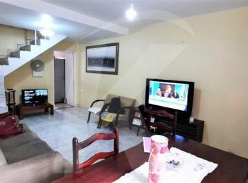 Casa · 95m² · 2 Quartos · Sobrado com 2 dormitórios e quintal, na Parada Inglesa