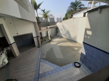 Casa · 330m² · 2 Quartos · 8 Vagas · Casa com 330 m² de área construída, 02 quartos sendo 01 suíte, 3 varandas e 8 vagas para automóveis