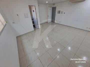 Comercial · 32m² · 1 Vaga · Sala comercial perto do metrô.