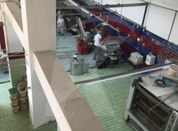 Comercial · 698m² · Galpão/Depósito/Armazém