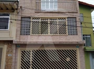 Casa · 210m² · 3 Quartos · 2 Vagas · Sobrado 3 Suítes 2 Vagas a 100 mts da Av. Sezefredo Fagundes!!
