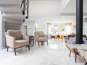 Casa · 500m² · 4 Quartos · 4 Vagas · Casa com 500 m2 área construída, 4 suítes, 2 salas, 3 vagas de garagem e quintal no Horto Florestal