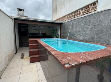 e43b3e2b-6d52-4cb4-afb3-914448a5fe0b-17090366235859.jpg · Sobrado com piscina no Centro de Camboriú