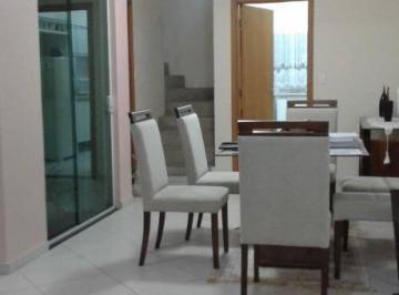 Sala · Sobrado com 3 suítes, 4 vagas, cômodos amplos, sala 2 ambientes e quintal nos fundos. Próximo do Sho