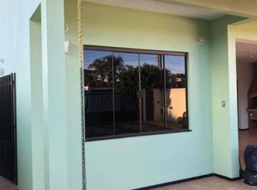 bd8192a975b1f4196cb95273229a7d3ebaf5d53b · Casa térrea espaçosa.