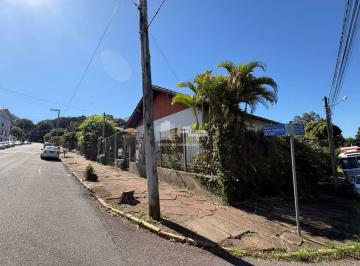 Casa · 186m² · 4 Vagas · CASA COM AMPLO TERRENO NO CENTRO DE FELIZ