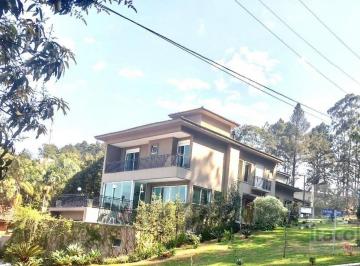 09b2ca0ce14319a5c8e09ca812a54ead52f615b9 · Linda casa de esquina