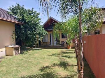 477576_i87646QyQ58EECX7xF6_477576663d26e94a1a2.jpg · Residencial com 3 casas completas a poucos metros da lagoa.