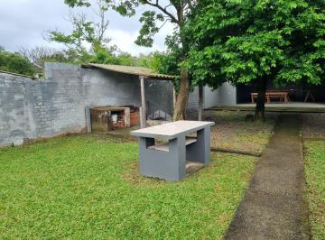 Casa · 98m² · 3 Quartos · 1 Vaga · Casa com 3 quartos, sala, cozinha, 2 vagas de garagem e piscina no Bairro Itararé em Santa Maria