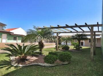 01 · CASA COM PÁTIO GRANDE