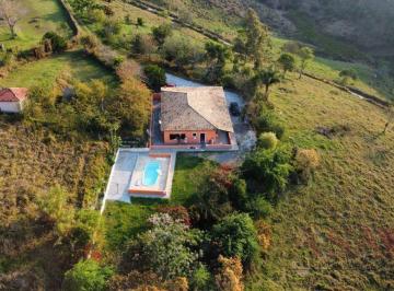 Rural · 216m² · 3 Quartos · 2 Vagas · Sítio em Itapeti  -  Guararema
