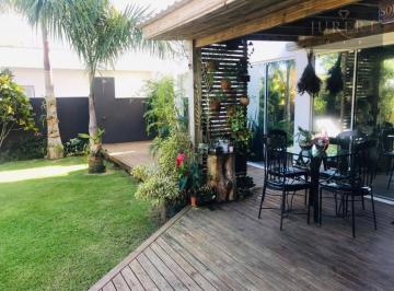 3e759ce2d09f72d07000d03e451d4b1680fb2342 · Maravilhosa casa com 4 suítes bem localizada em Jurerê Internacional