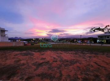 Casa · 360m² · Terreno em Condomínio em Alphaville - Rio das Ostras, RJ