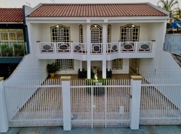 Casa de 5 quartos, Taguatinga · Sobrado com Casa nos fundos - Churrasqueira e Sauna - FInancia e Permuta