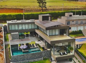 Casa · 1000m² · 6 Quartos · 2 Vagas · Casa em condomínio em Joanopolis