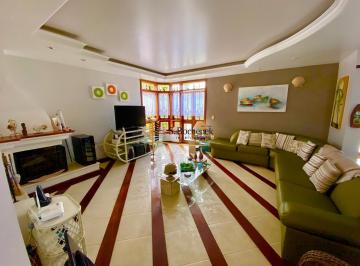 Casa · 349m² · 4 Quartos · 2 Vagas · Maravilhosa casa para locação temporada ou venda
