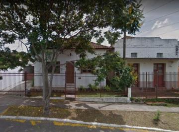 Casa · 3 Quartos · 2 Vagas · Excelente terreno para construtora em boa localização. Casa 3 dormitórios, 2 ban